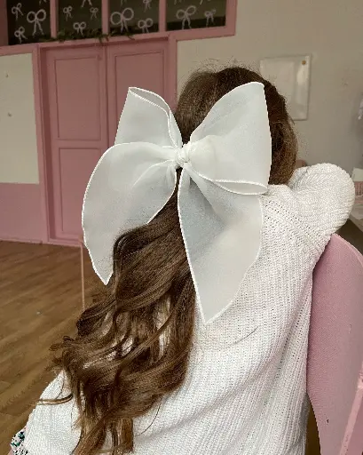 Oversize organza bow